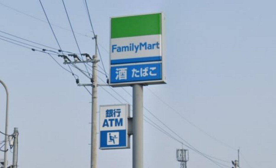 コンビニ 「ファミリーマート」様まで徒歩6分(470M)です。少し距離はありますが、コンビニは24時間営業なので何かと便利ですよ。