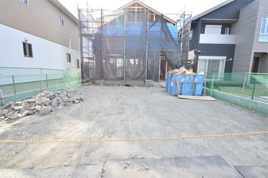 駐車場 たっぷりの陽光に包まれる明るい住まい