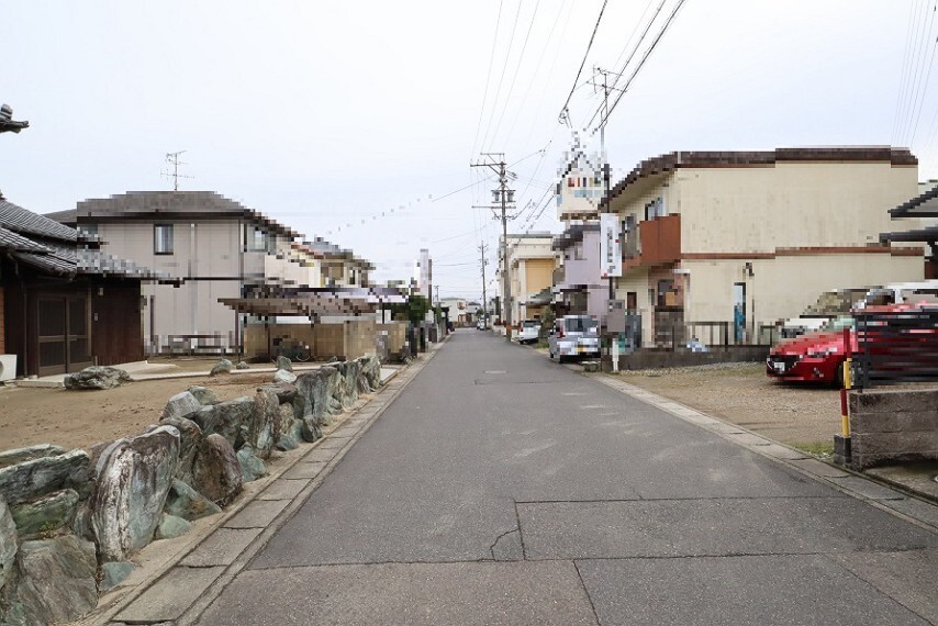 外観・現況 南側の前面道路 約6mです。