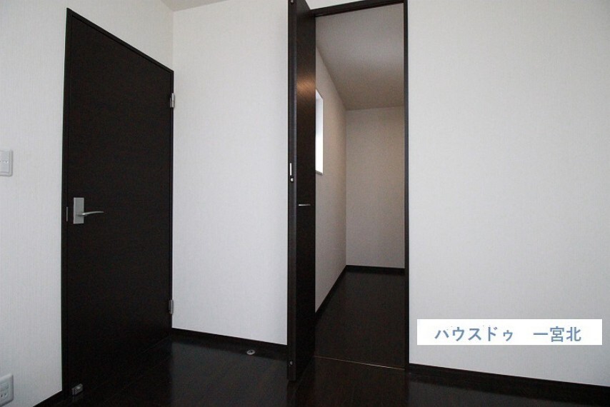 ウォークインクローゼット 【WIC】お洋服がたくさん収納できるウォークインクローゼット付きです