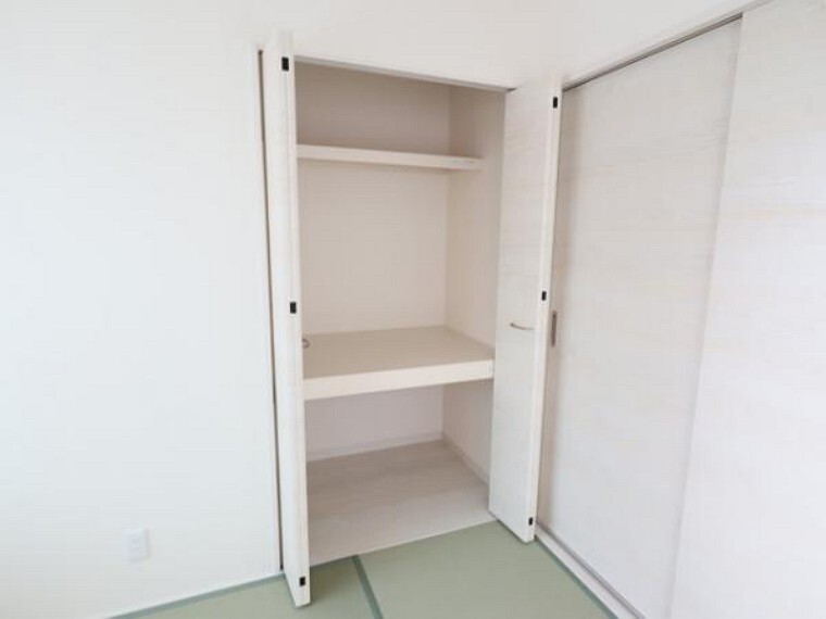 同仕様写真(内観) \同仕様写真/各居室に収納スペースがありお部屋を広くお使いいただけます