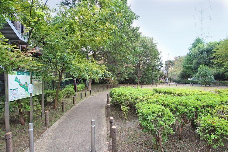 公園 成城三丁目緑地 徒歩7分。