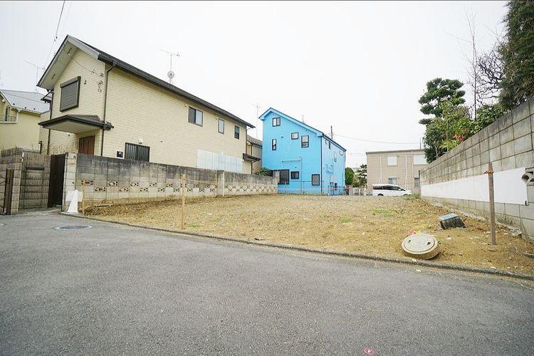 現況写真 間口が広い理想的な土地形状です。現況更地ですので早めのお引渡しにも対応可能です。