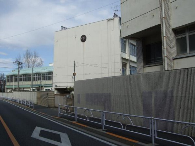 中学校 東久留米市立久留米中学校 695m