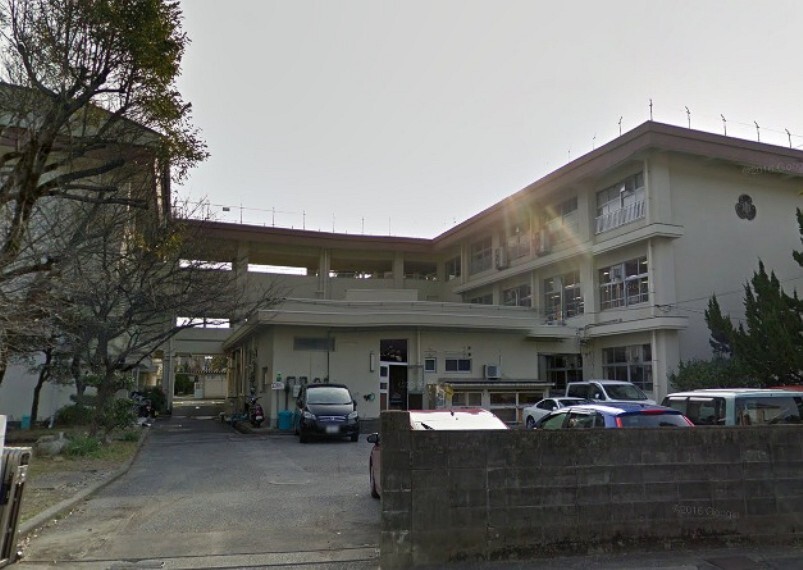 小学校 【小学校】高知市役所 こども未来部関係 放課後児童クラブ 潮江小学校第一放課後児まで105m