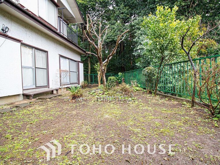 庭 広いお庭はガーデニングや家庭菜園などが楽しめそうです。