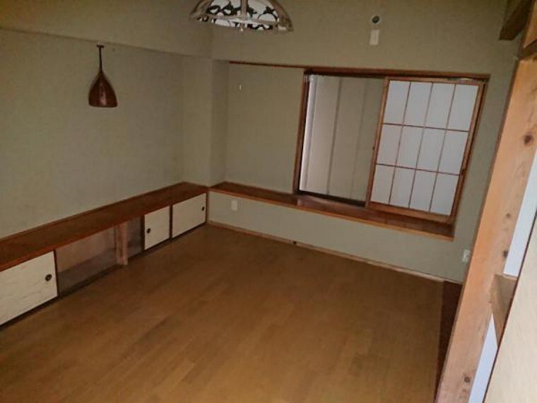 【リフォーム中】壁・天井のクロスを張替えます。明るいお部屋に生まれ変わります。