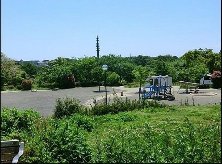 公園 仏向倉沢北公園 浄水場裏バス停下車、徒歩約20分、面積: 9,950m2. 広場が大きく、トイレも設置されている公園です