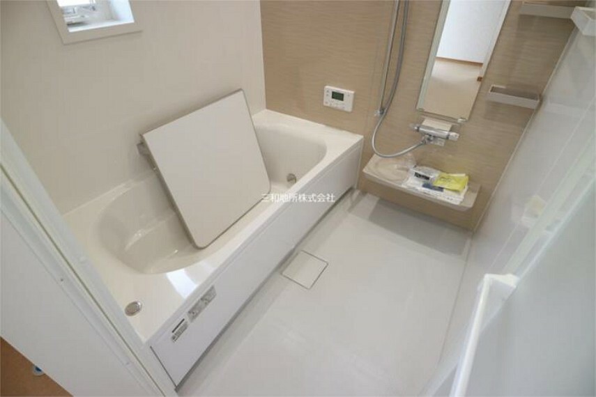 浴室 明るくゆったりとした1坪タイプの浴室