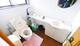トイレ 洗浄付き便座が魅力的なトイレです。手洗器もついており、来客時もスマートにみせることができます。