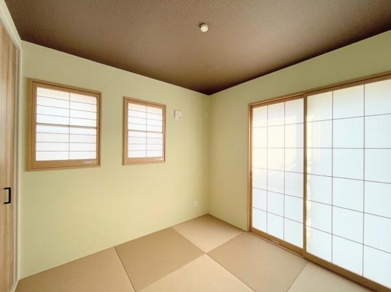 リビングと同じ階にもう一部屋配置。来客時の客間として利用できますし、リモートワーク部屋としても利用可能です。