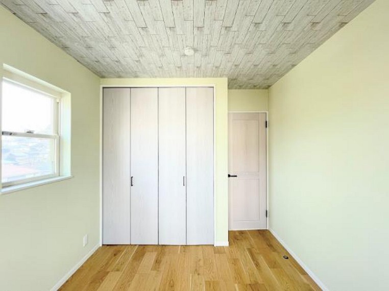 各部屋にはクローゼットを完備しています!収納が多いお家はすっきりして快適空間です。