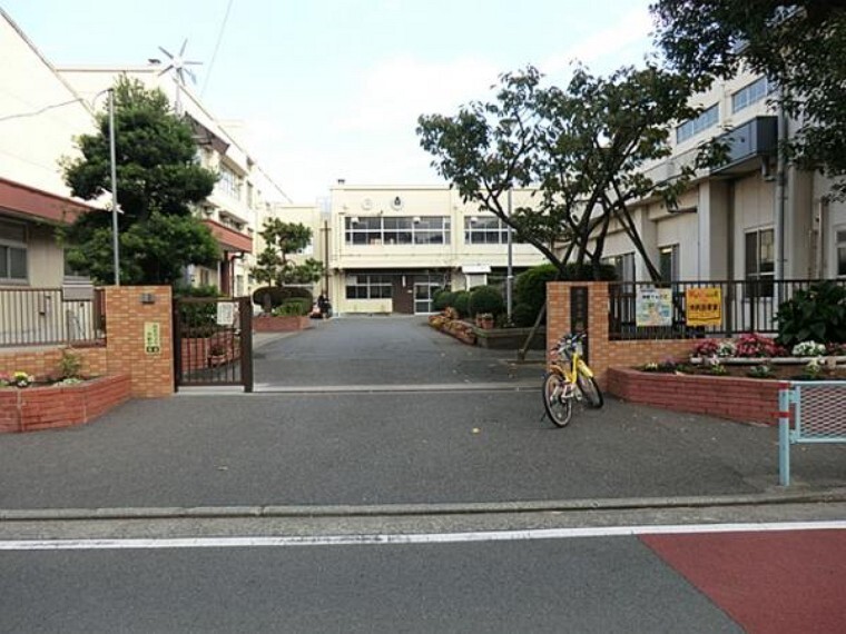 小学校 藤塚小学校まで約150m