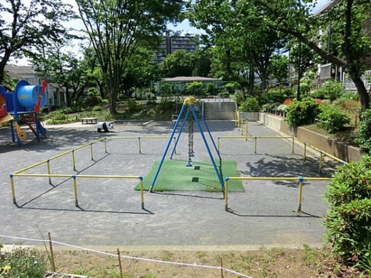公園 新桜ヶ丘第三公園まで約86m