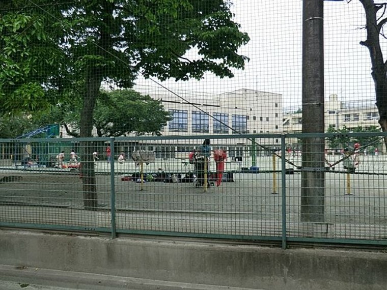 小学校 世田谷区立明正小学校 徒歩11分。