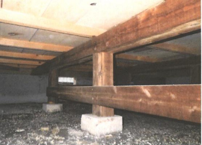 構造・工法・仕様 中古住宅の3大リスクである、雨漏り、主要構造部分の欠陥や腐食、給排水管の漏水や故障を2年間保証します。その前提で床下まで確認の上でリフォームし、シロアリの被害調査と防除工事もおこないます。