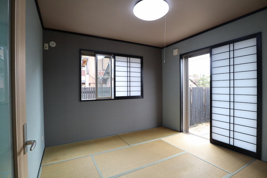 和室 和室 二面採光。お庭の風景を楽しめる和室です