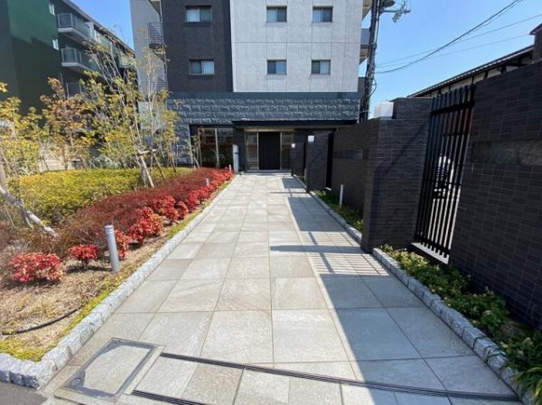外観写真 スーパー・学校・公園など周辺環境充実です