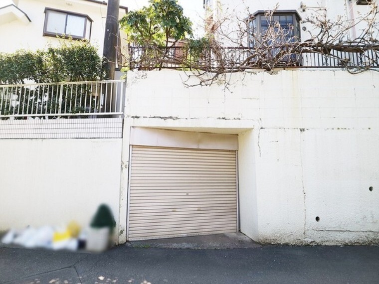 駐車場 地下駐車場になっています。大切なお車は雨に打たれることもなく綺麗を保てます。