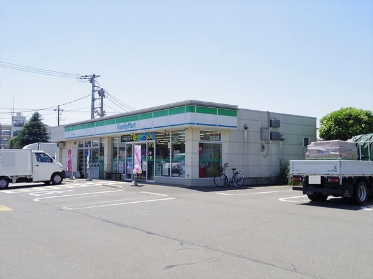 コンビニ ファミリーマート所沢牛沼店