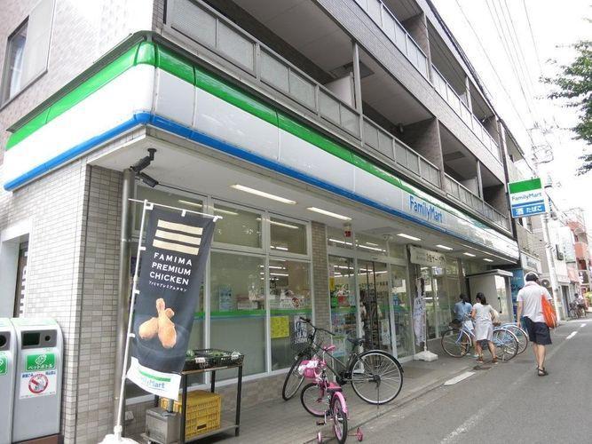 コンビニ ファミリーマートまるいし祖師谷店 徒歩7分。