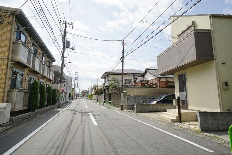 現況写真 どこまでも続いていそうな、真っ直ぐ続く気持ちの良い道路です。