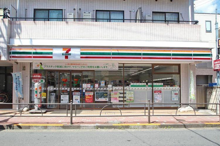 コンビニ セブンイレブン練馬豊玉中3丁目店 徒歩2分。