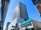 外観写真 呉服町通りにそびえる免震タワーマンション(南東側から撮影した建物外観)