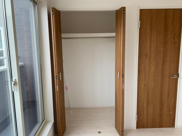 洋室 各部屋収納付きなので、お片付けもスッキリできますね!