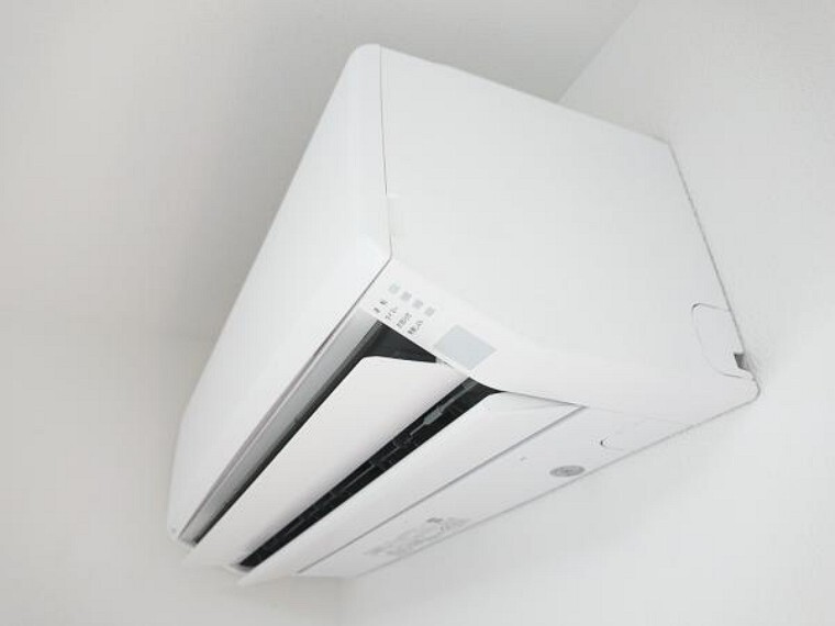 専用部・室内写真 【同仕様写真】新生活の強い味方。富士通製の新品エアコン1台を設置してお引渡し致します。