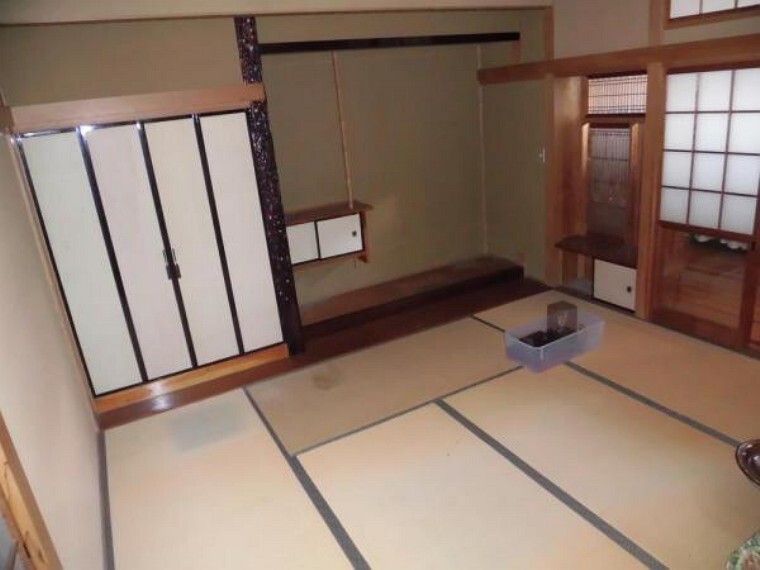 【リフォーム中】1階には二間続きの和室があります。畳は全て表替えを行います