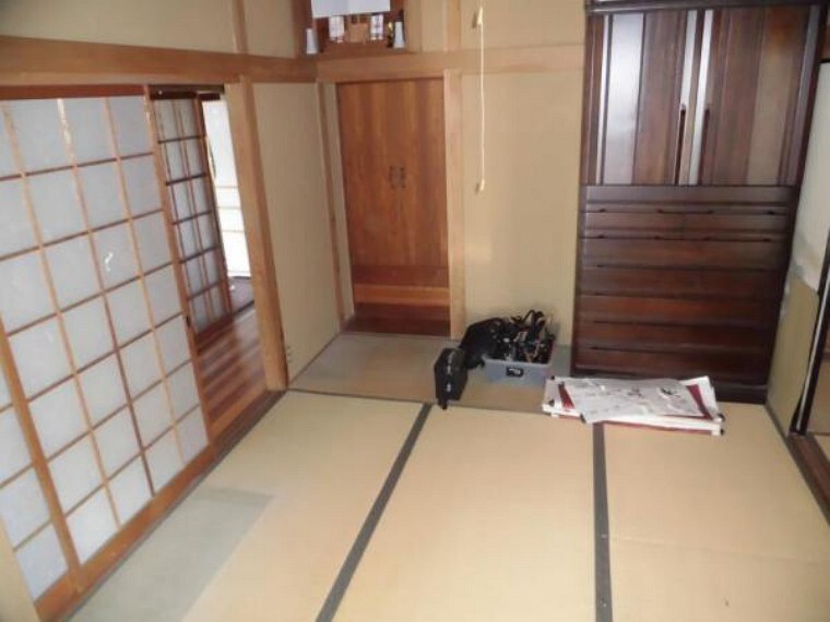 【リフォーム中】1階二間続きの和室です。壁・天井はクロス張り予定です。