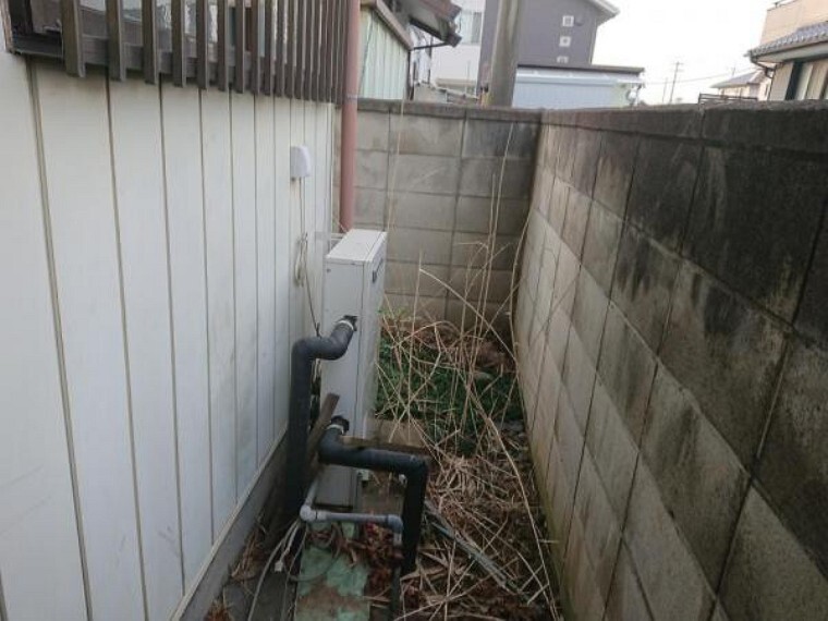 発電・温水設備 【プロパンガス】この住宅のガスはプロパンガスです。プロパンガスは熱量の強さと、都市ガスと比べた災害時の復旧の早さが強み。給湯器や、宅内の給湯パネルは新品に交換しますので安心してお住まい頂けます。