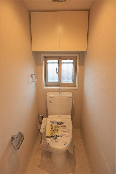 トイレ トイレには小窓があり換気ができるので、気になる臭い対策にもなります