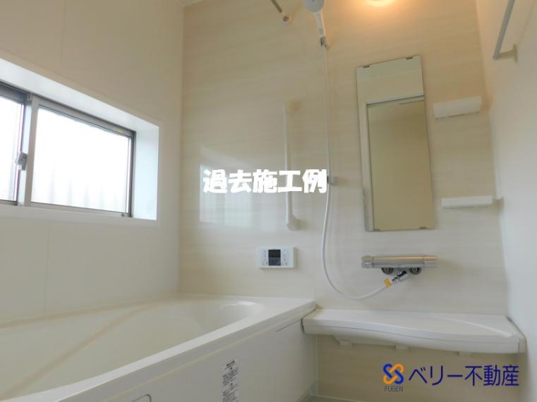 浴室 1坪以上広さを設けた浴室で、ゆったりバスタイム!お子様と一緒に入るにも充分な広さです。一日の疲れを癒せる空間