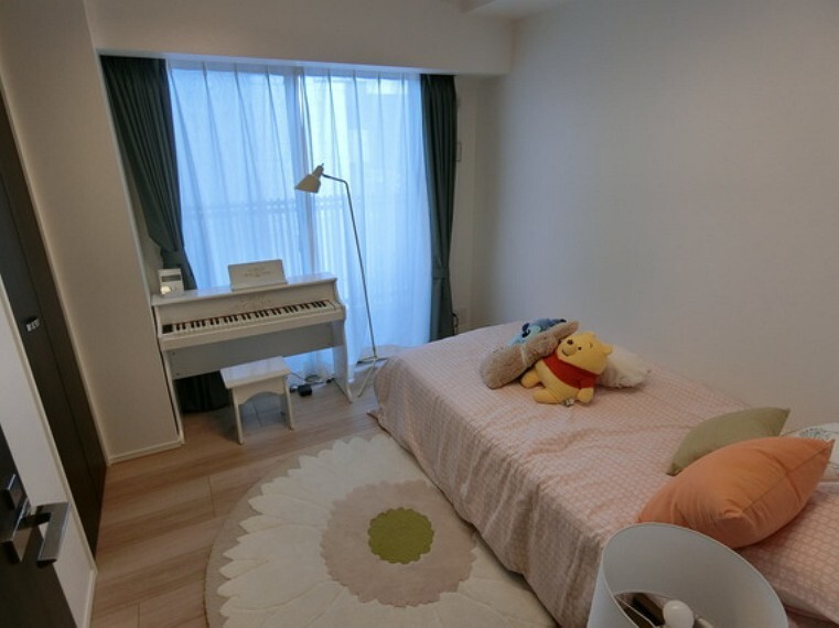 約4帖の洋室です。子供部屋にもいいですね。