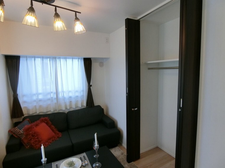 収納 クローゼットがございますので、お部屋がすっきり片付きますね。