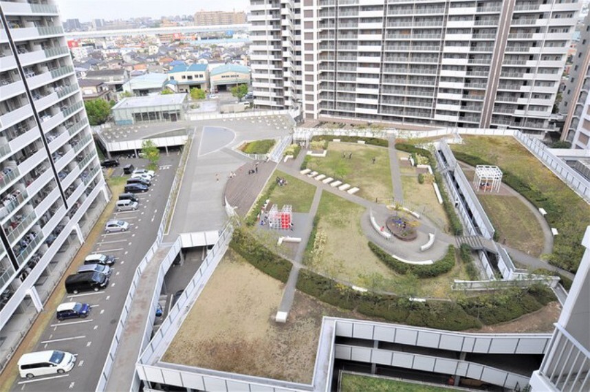 空中庭園 (本物件玄関ポーチより)