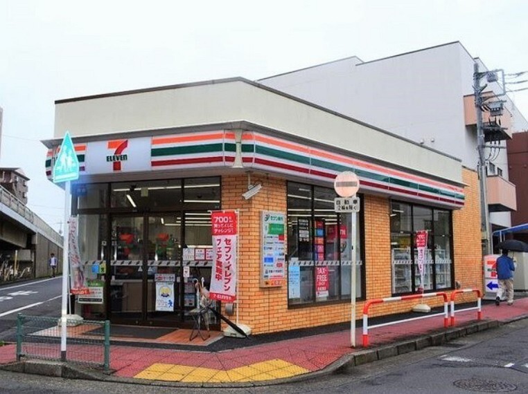 コンビニ セブンイレブン蕨北町店