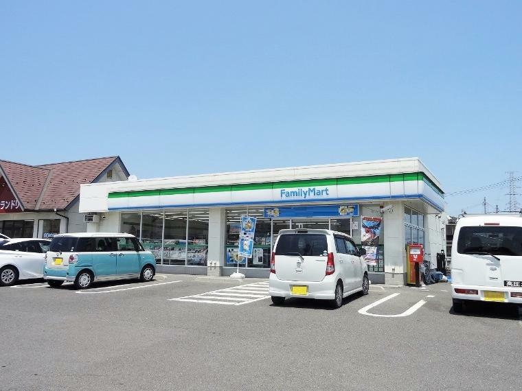 コンビニ ファミリーマート　会津材木町店