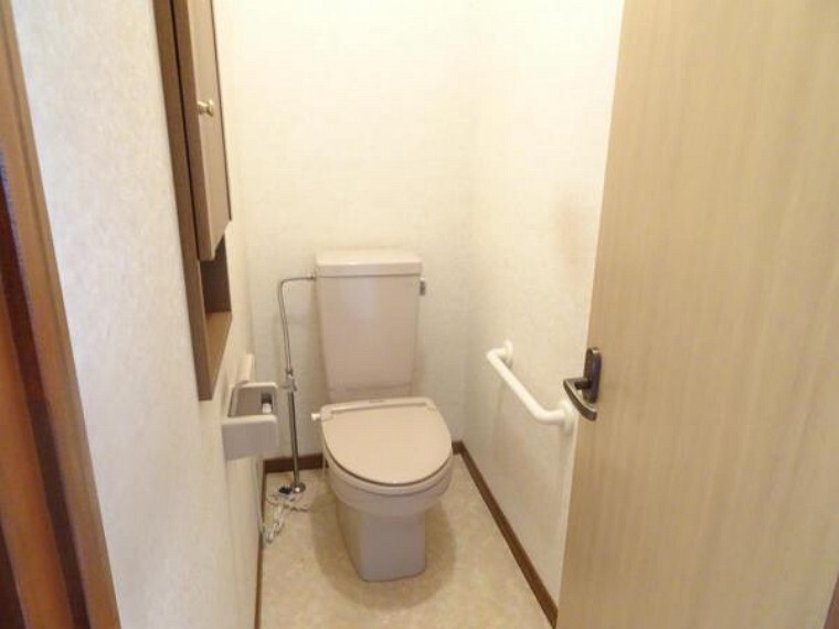トイレ 【リフォーム中】トイレは新品交換いたします。床はクッションフロア張替、壁・天井クロス貼り替えます。