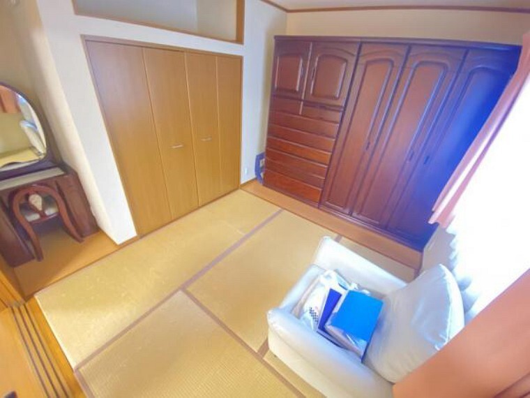【リフォーム中】LDK横の和室です。畳を表替え、クロス張替え致します。