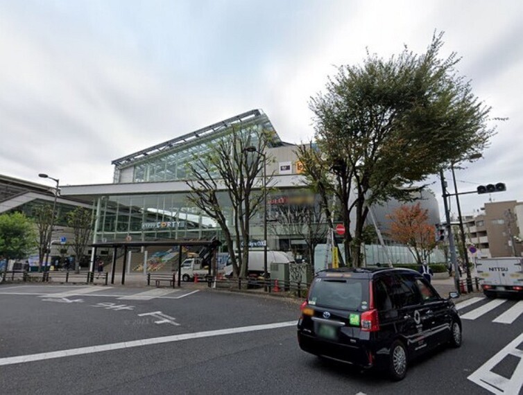 ショッピングセンター 駅下りてすぐにあるショッピング施設。気軽にお買い物が楽しめます
