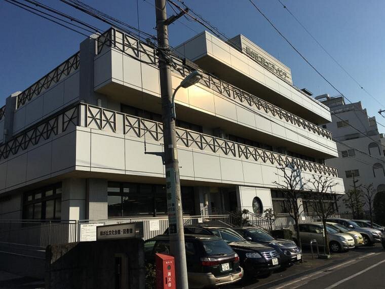図書館 緑が丘図書館まで604mです。