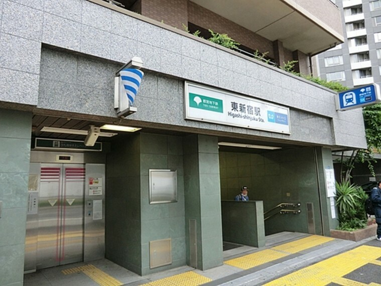 大江戸線と副都心線の2路線が乗り入れている駅です。