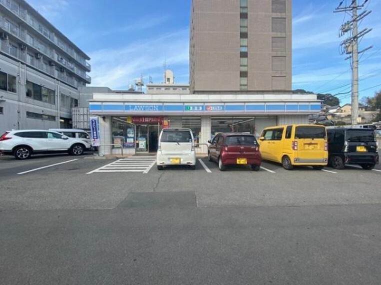 コンビニ ローソン JR三郷駅前店