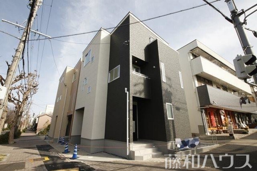 現況外観写真 3/19撮影 全景 手前角地1号棟 【名古屋市北区芳野3丁目】