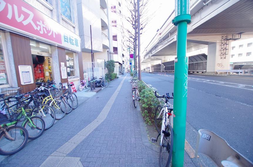 現地前