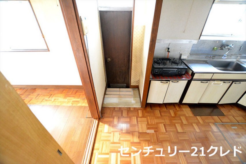 キッチン 勝手口のお写真です!