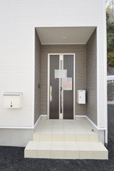 現況外観写真 玄関ポーチ